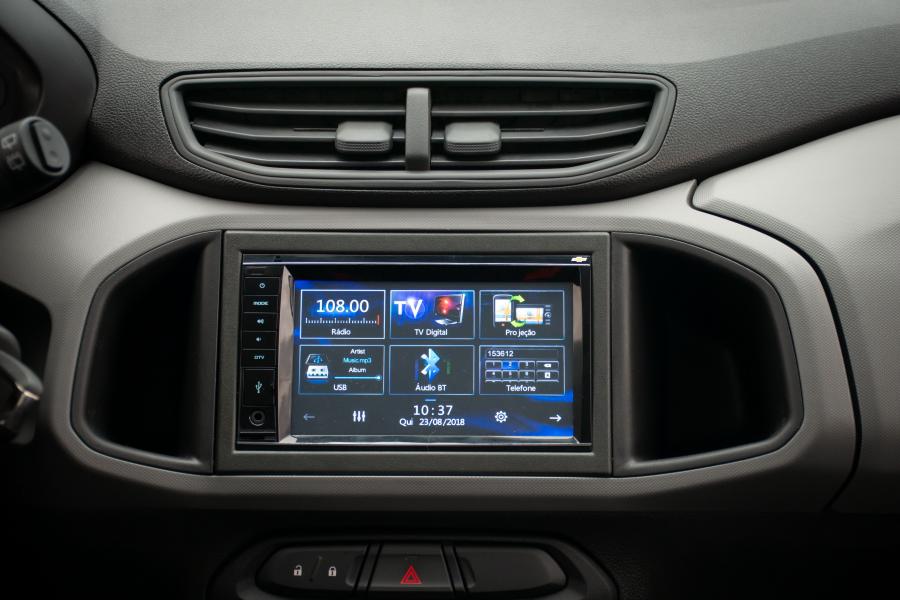 Детали интерьера Chevrolet Onix Joy 2016 года  (фото 26 из 29)